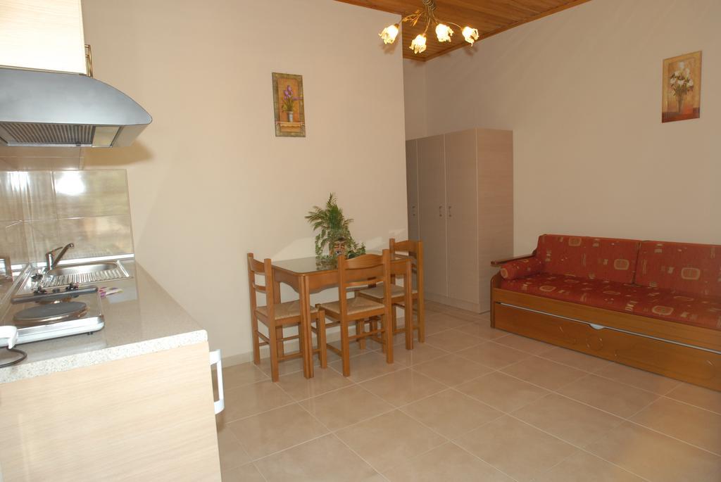 Garden View Apartments Anaxos Exterior foto