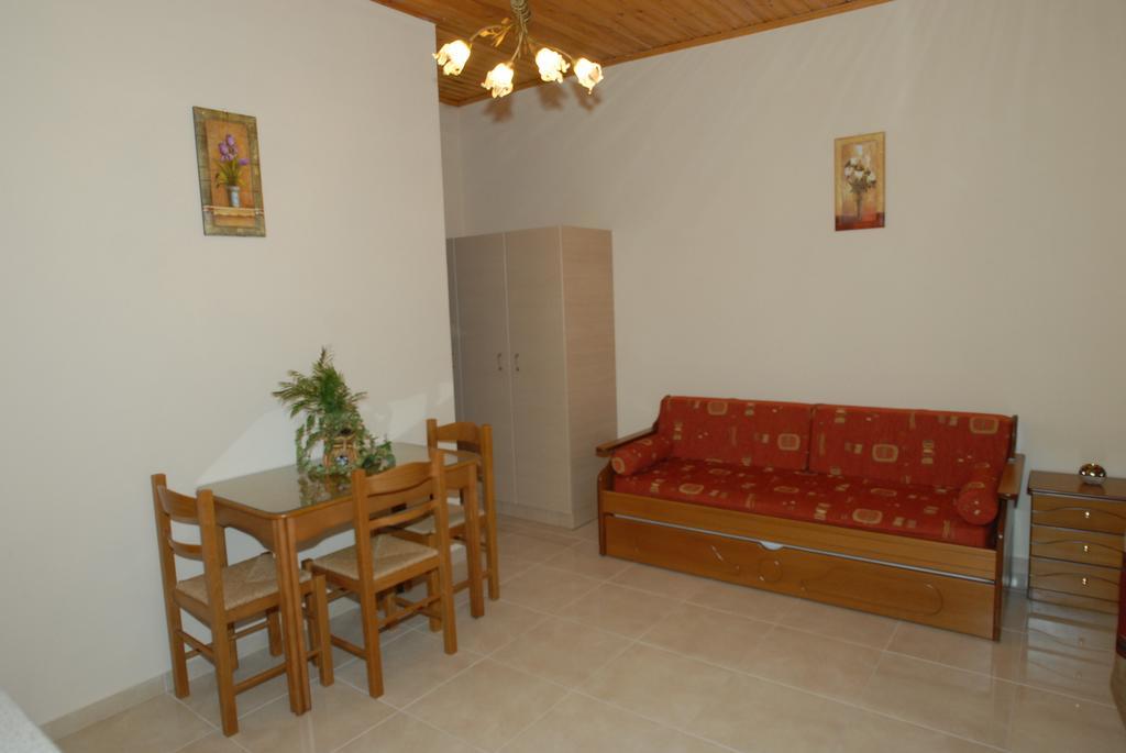 Garden View Apartments Anaxos Exterior foto